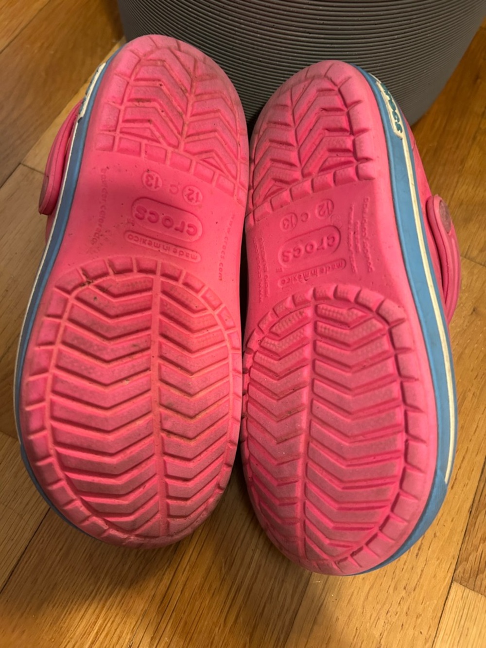 Girl’s pink Croc slip on waterproof clogs - Picture 9 of 10
